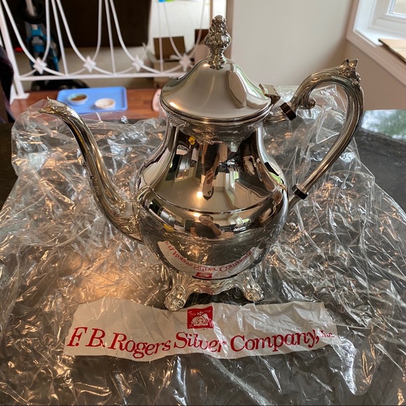 F B ROGERS SILVER TEA COFFEE POT - Picture 5 of 6